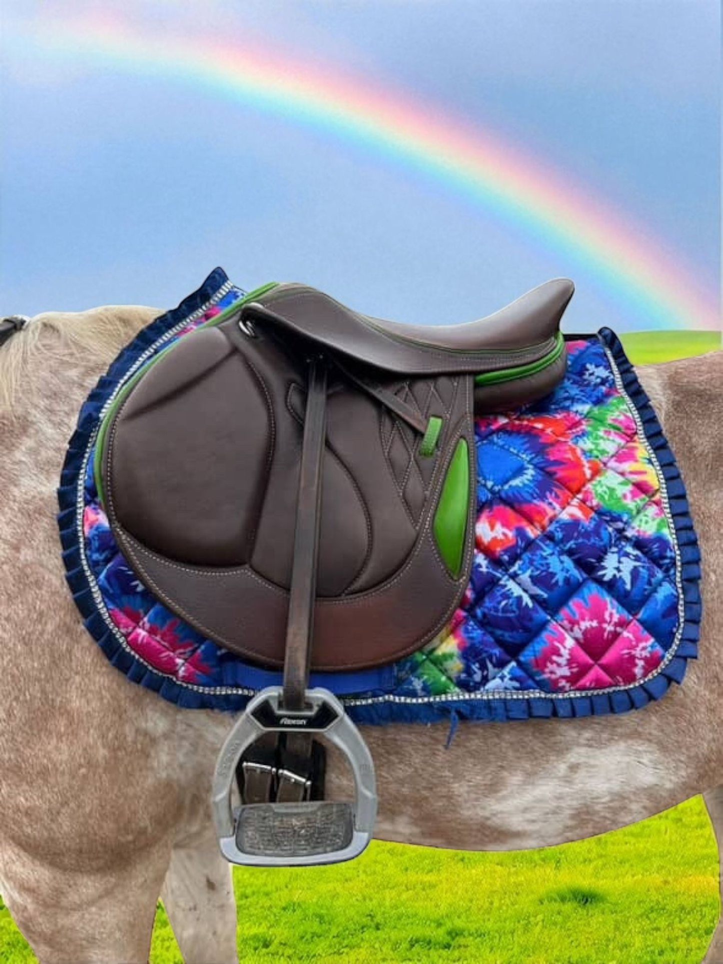 GROOVY RUBY II SADDLE PAD - RUFFLES