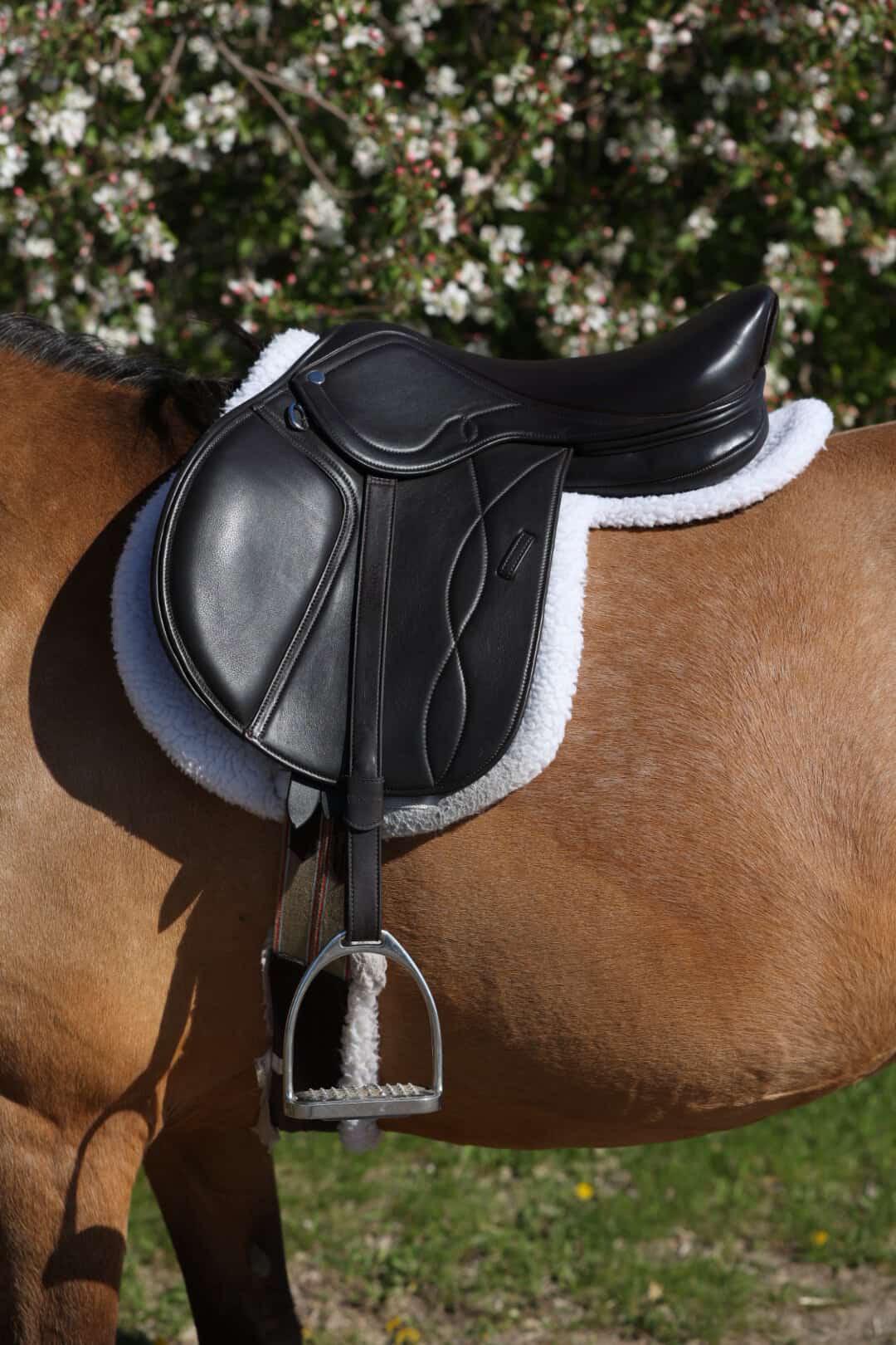 Ruby Flight Hunter/Jumper Saddle